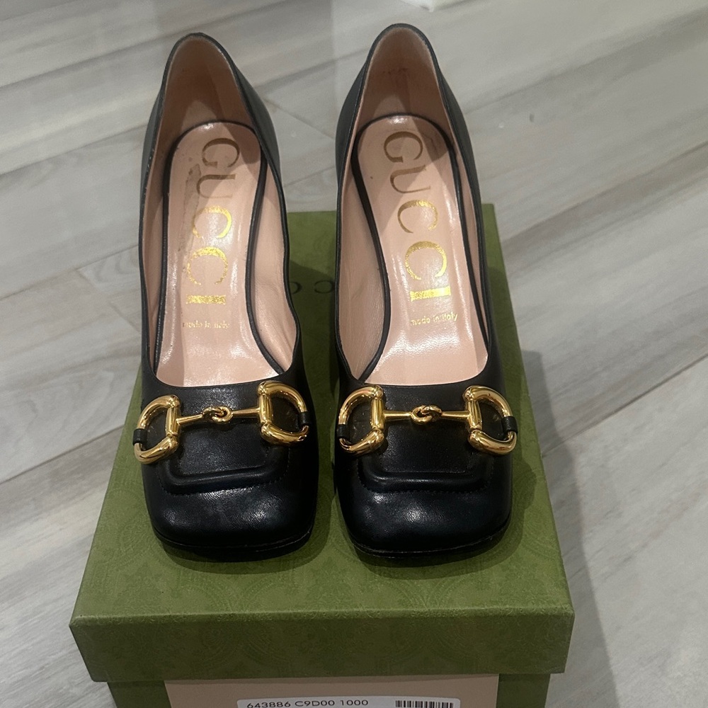 Gucci Black Leather Horsebit Pumps with Gold Hardware